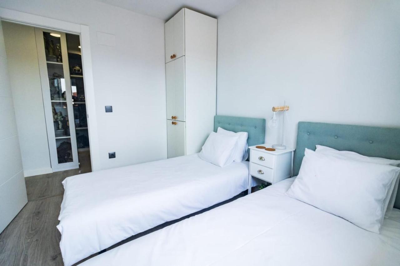 Ferienwohnung Lujoso Atico Entre 2 Playas Con Garaje, Terraza, Vistas Y Wifi Gijón Exterior foto